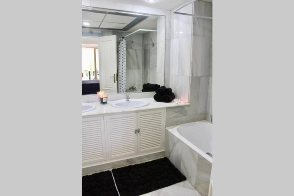 Puerto Banus Luxury Beachfront D Apartment Marbella